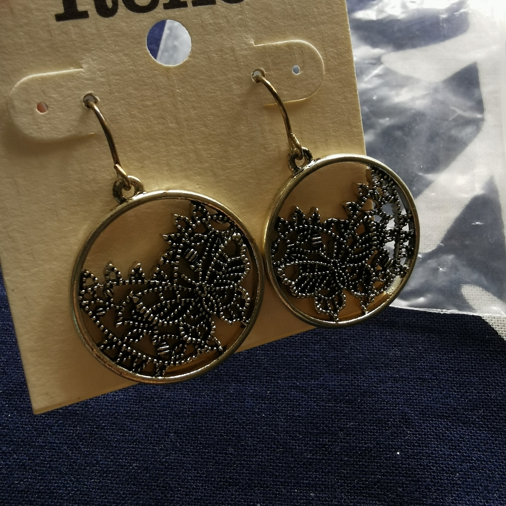 2⃣/💰15 Relic Earrings - Picture 2 of 4